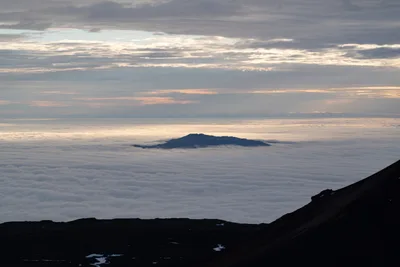20230408_0301_4x4_hawaii.webp